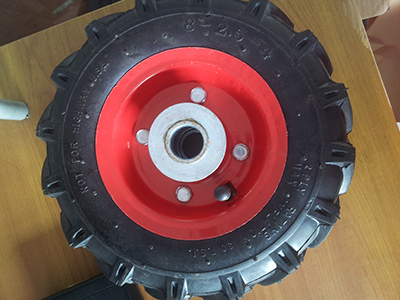 2.50-4人字橡膠充氣輪3